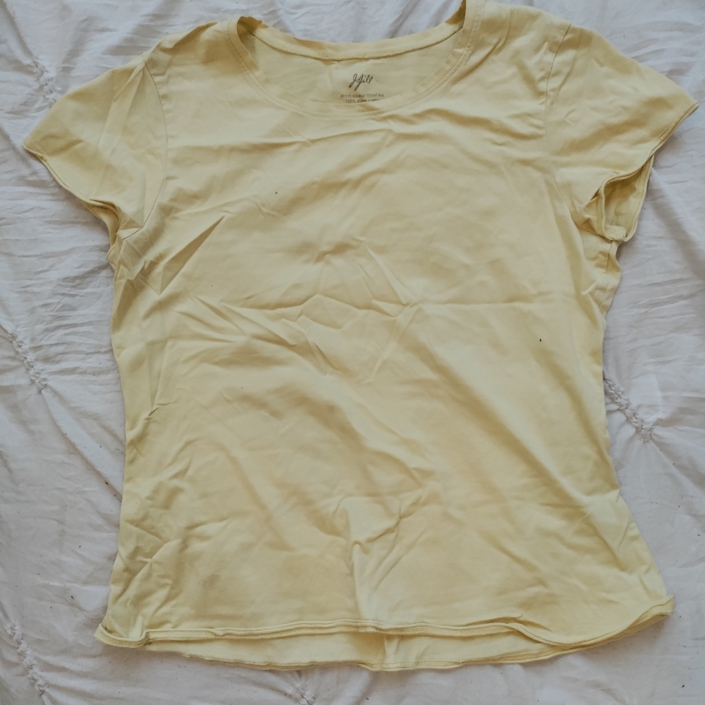 Yellow Tshirt, size medium.
